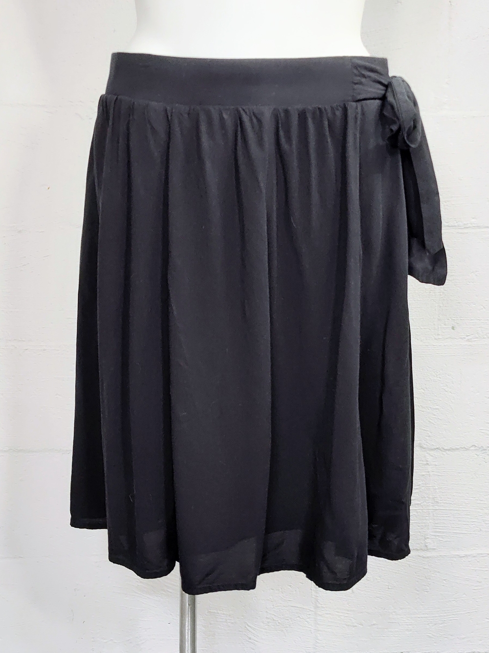 Retro Chic By Torrid Black Swing Skirt with Side Tie